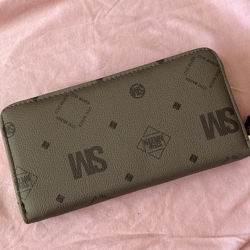 Brand New Steve Madden Olive Green Large Emmy Zip Around Wristlet Wallet - Picture 5 of 14